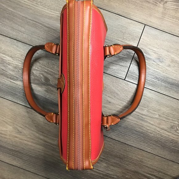 Dooney & Bourke Vintage AWL Red Pebbled Leather Satchel Handbag Zipper Closure - Picture 7 of 16